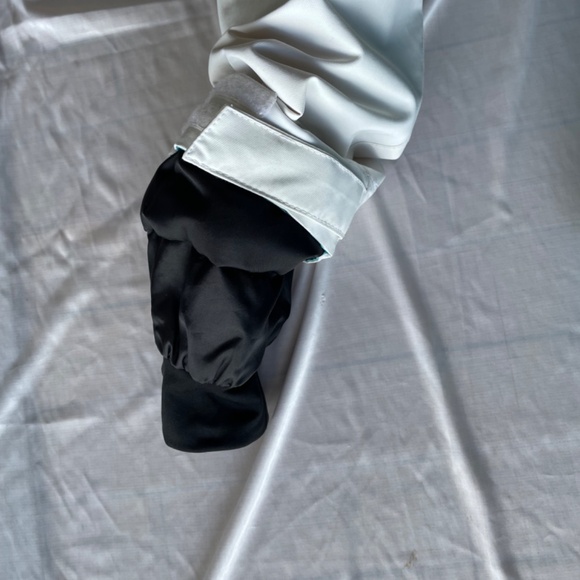 ROSSIGNOL SNOWBOARDING/ SKI JACKET- GET IT NOW , BE READY FOR THE MOUNTAIN ! - Picture 13 of 15
